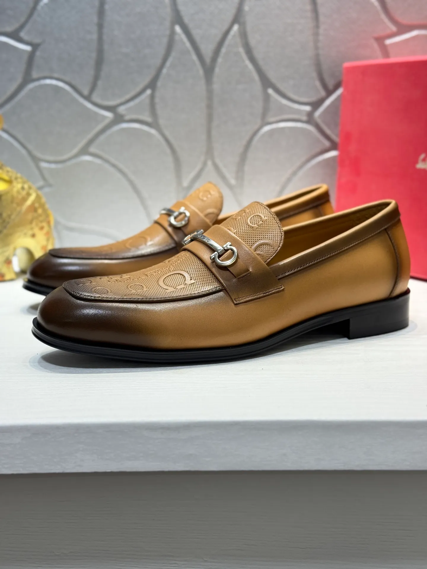 Men's men's shoes 💰480 [New style] 🐠🐠New Ferragamo [Ferragamo] top imported suit men's shoes 💯 Official website original copy, product materials: selected imported embossed calfskin + luxury hardware buckle accessories ~ imported water-dyed cow 🐂 leather lining. Strong three-dimensional visual effect, original combination outsole, multiple colors available😘 Size: 39-44 (customized at 45.46.47